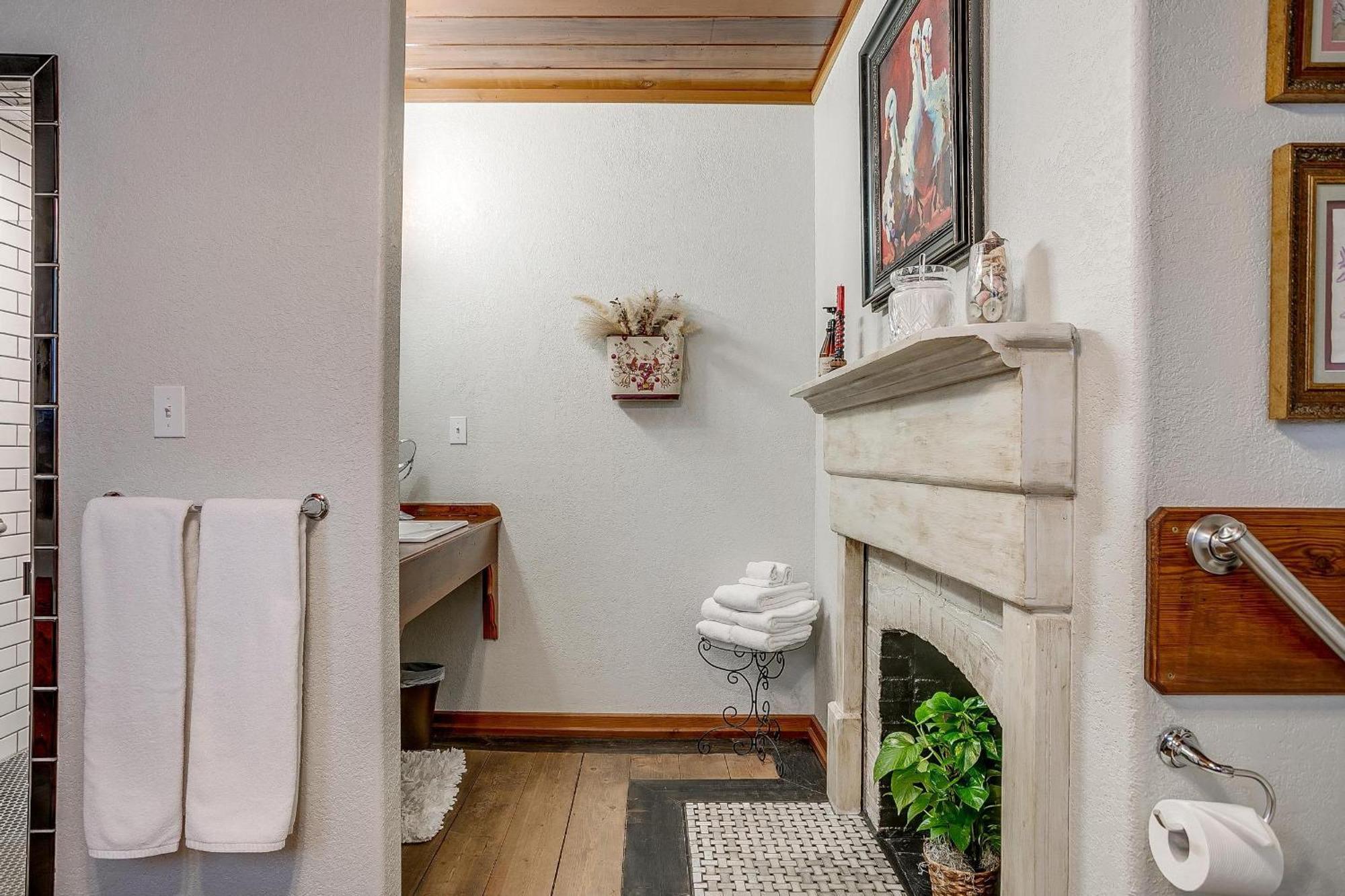 The Gallery House Boutique Hotel スティーブンビル エクステリア 写真